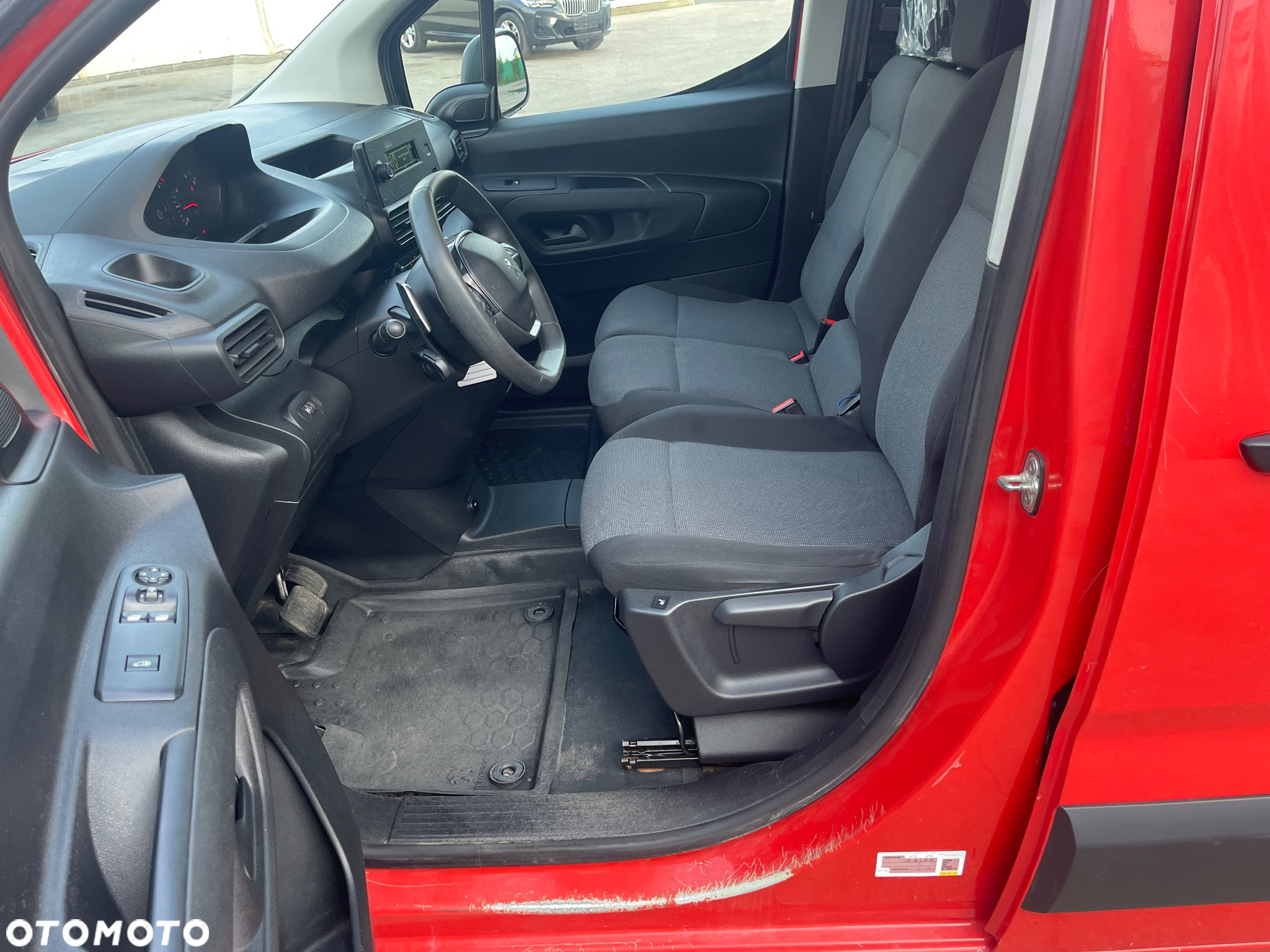 Peugeot Partner Long Automat 2x przesuwne drzwi Klimatyzacja PDC przód tył Po wymianie rozrządu - 8
