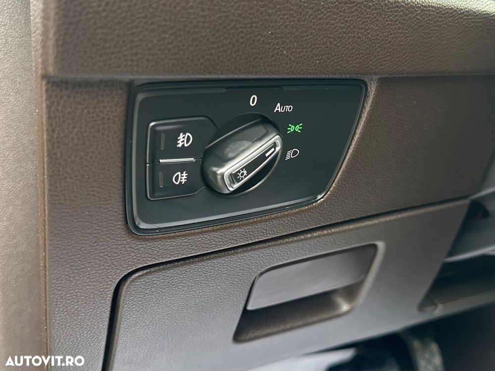 Volkswagen Passat - 12