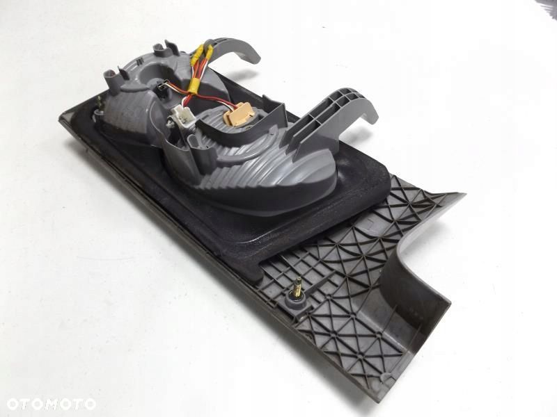 TOYOTA PREVIA II LAMPA LEWA TYLNA LEWY TYŁ W KLAPĘ - 3