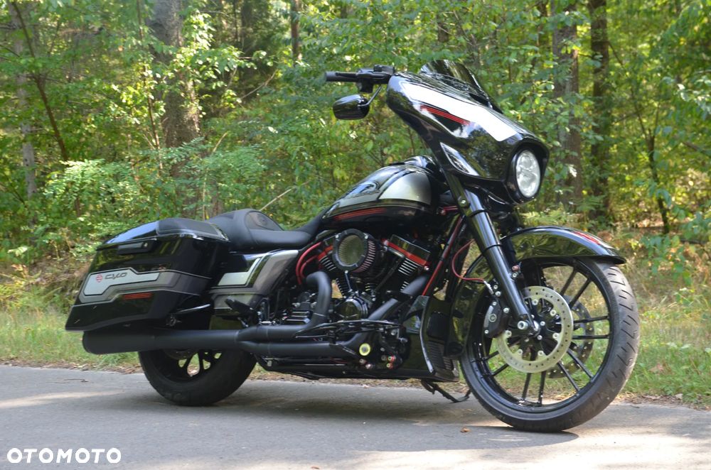 Harley-Davidson Touring Street Glide - 40