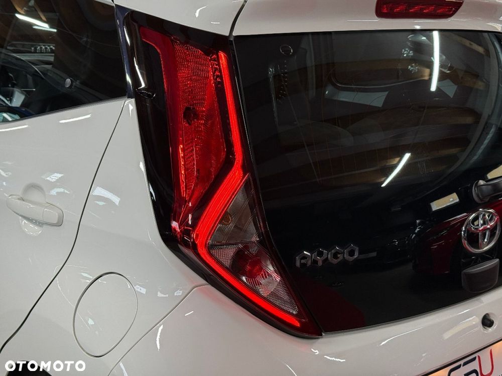 Toyota Aygo x-play connect - 34