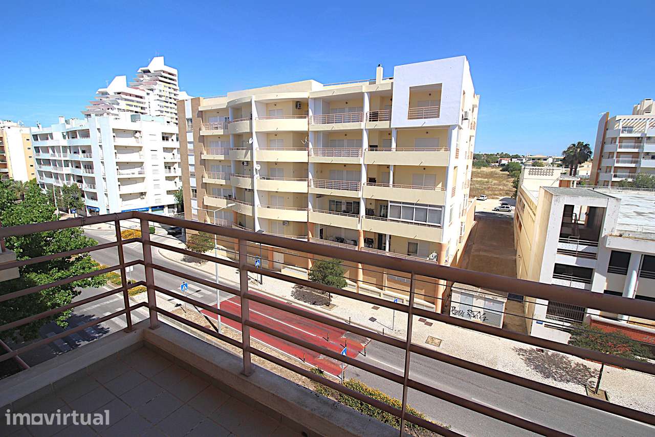 Armação de Pêra T2 Perto do mercado com Piscina, Garagem e Arrecadação - Grande imagem: 2/21