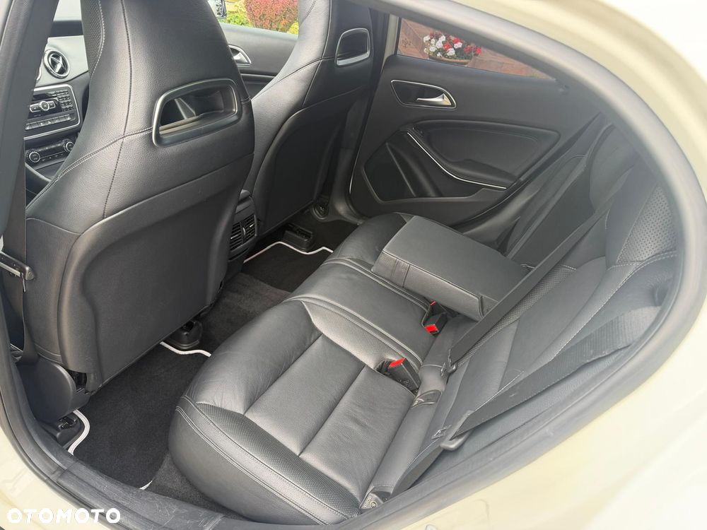 Mercedes-Benz GLA 45 AMG 4Matic 7G-DCT - 21