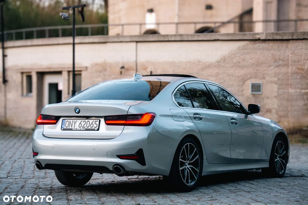 BMW Seria 3 330i Sport Line sport - 10