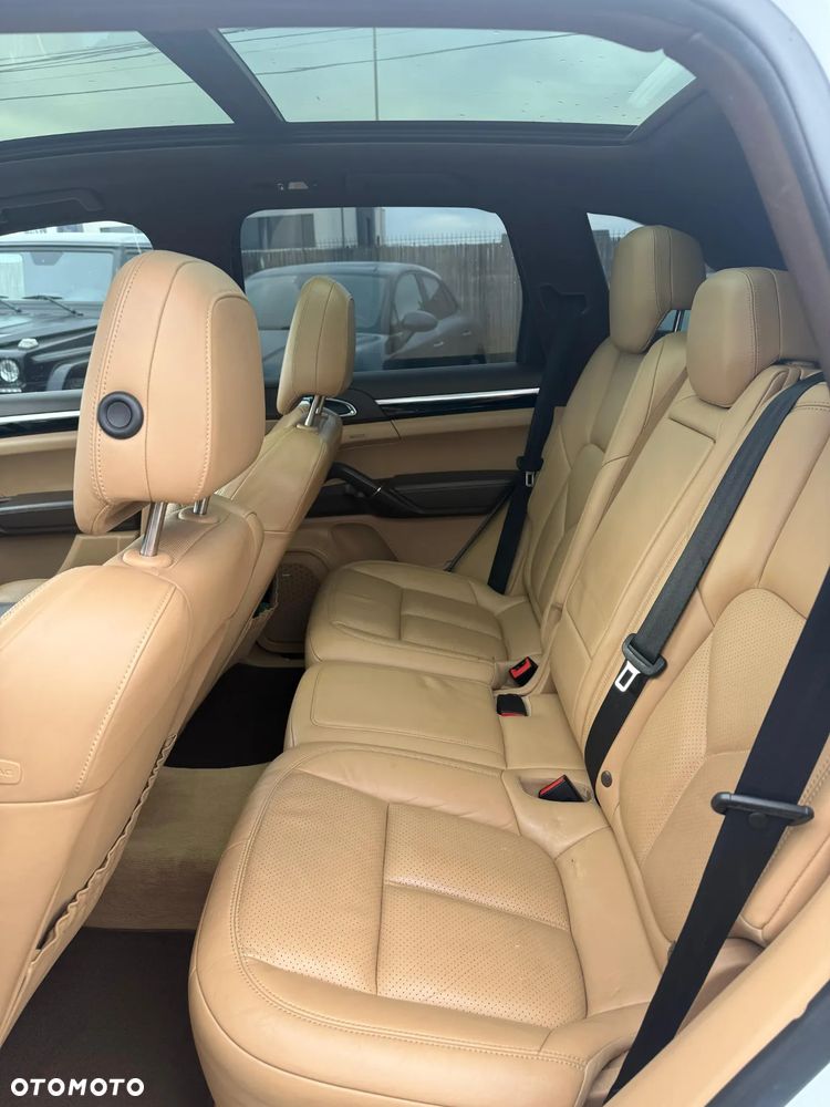 Porsche Cayenne GTS - 23