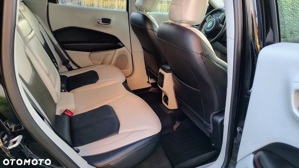 Jeep Compass - 32
