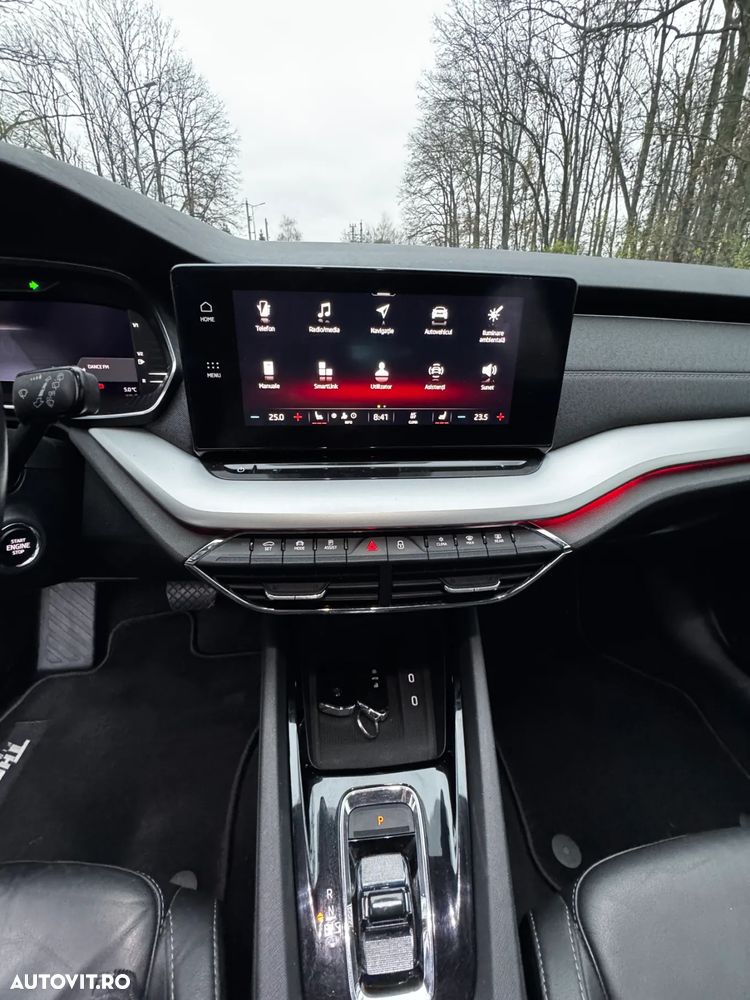 Skoda Octavia Combi 2.0 TDI DSG Exclusive Plus - 33