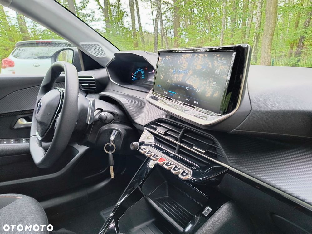 Peugeot 208 - 30