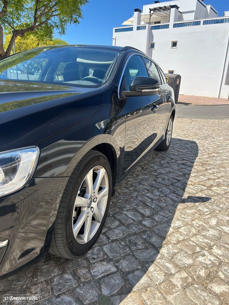 Volvo V60 2.0 D2 Momentum - 3