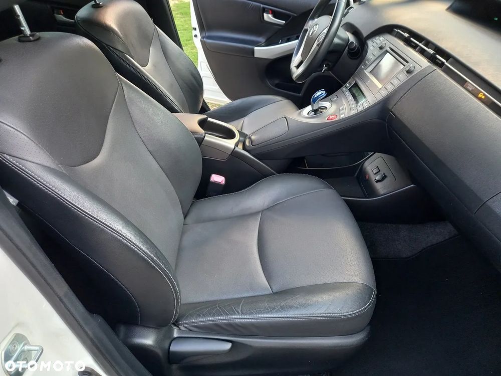 Toyota Prius (Hybrid) Executive - 19