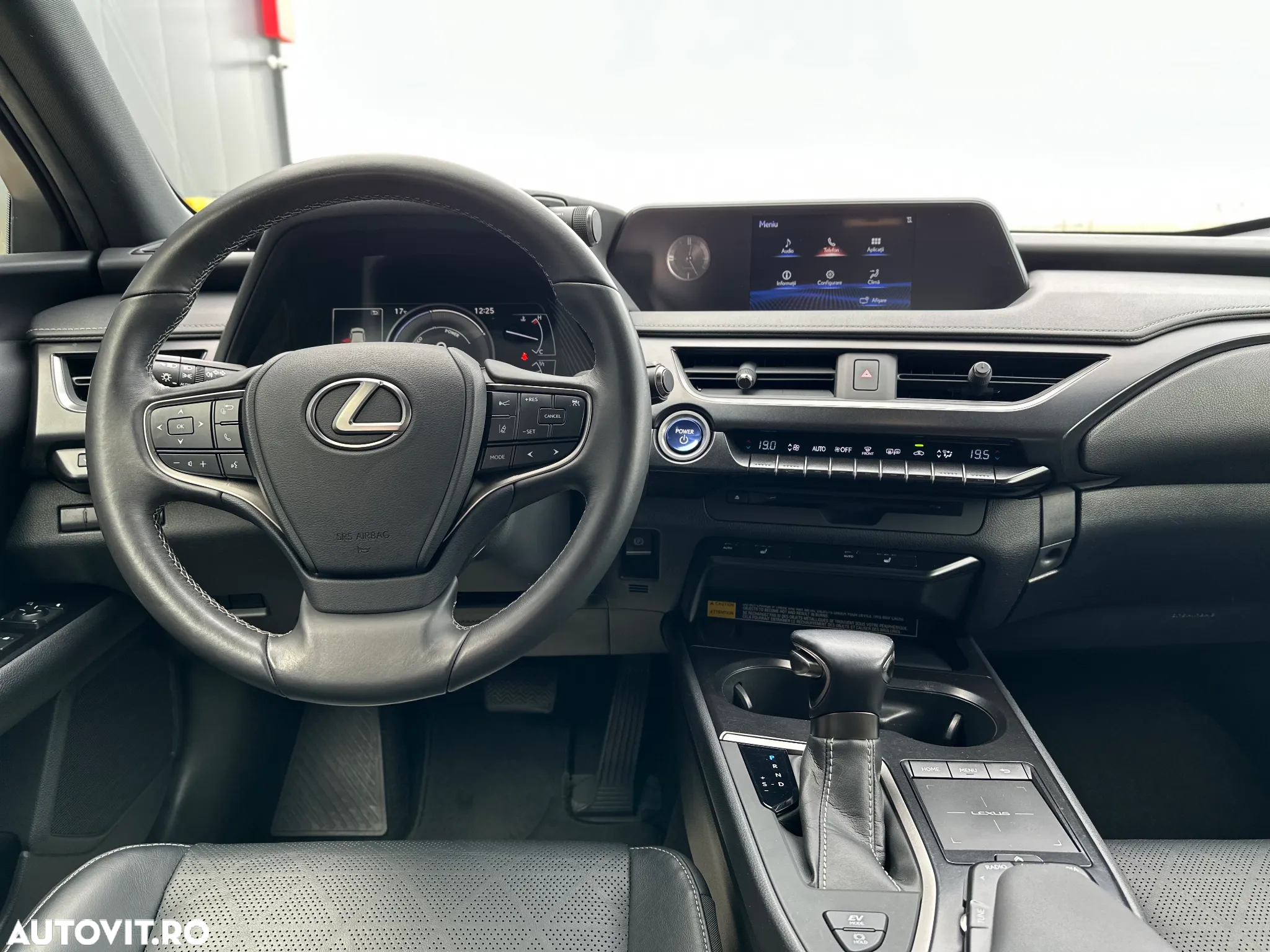 Lexus UX 250h 2.0L HEV 20H- (178 HP) 4X2 CVT Executive - 13