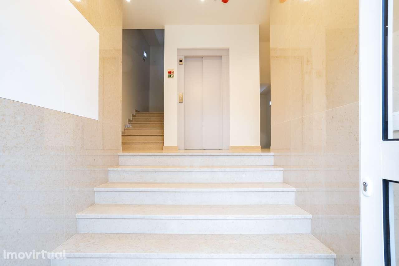 Apartamento T2 em Cascais: Conforto e Estilo de Vida a Passos do Mar! - Grande imagem: 2/26