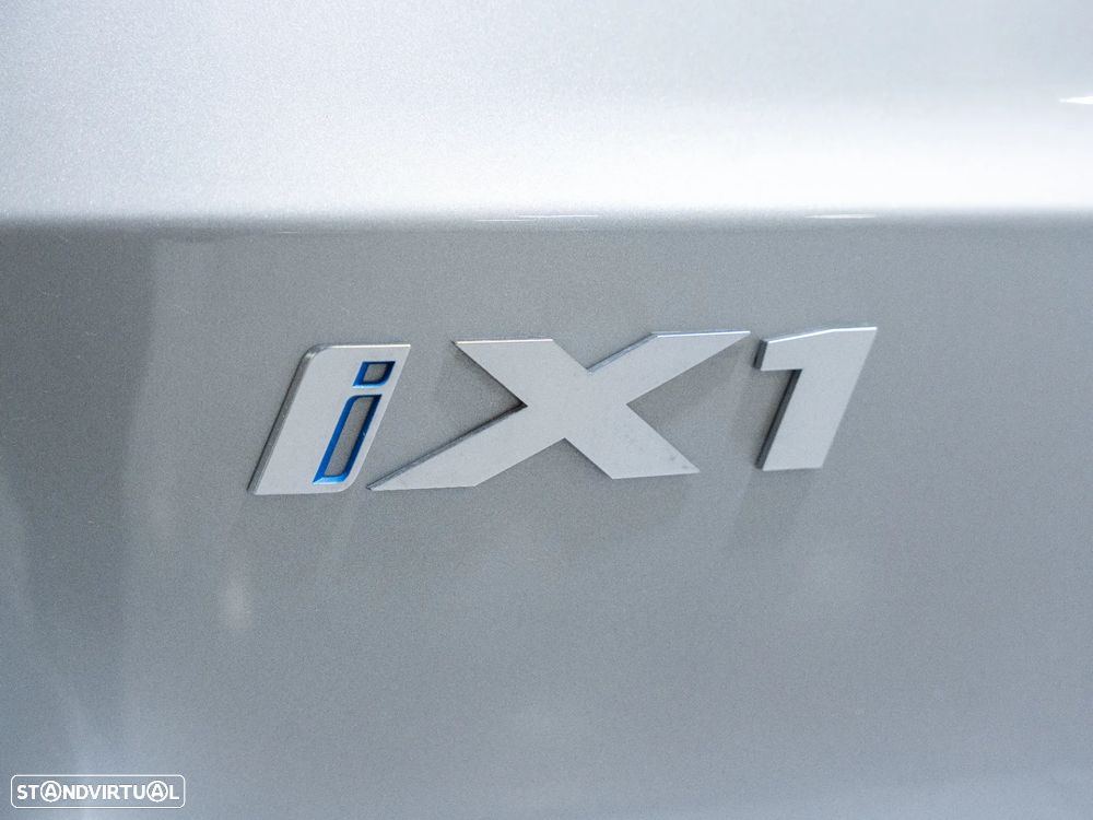 BMW iX1 eDrive20 Pack Desportivo M - 33