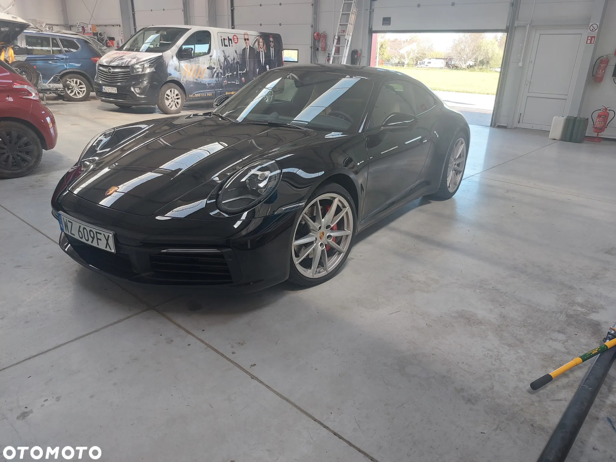 Porsche 911 Carrera 4S - 5
