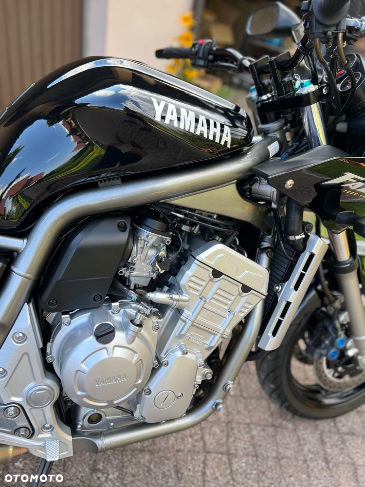 Yamaha FZS - 27
