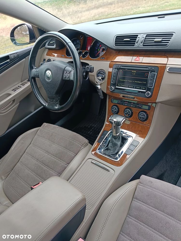 Volkswagen Passat 3.2 V6 FSI 4Motion DSG Highline - 9