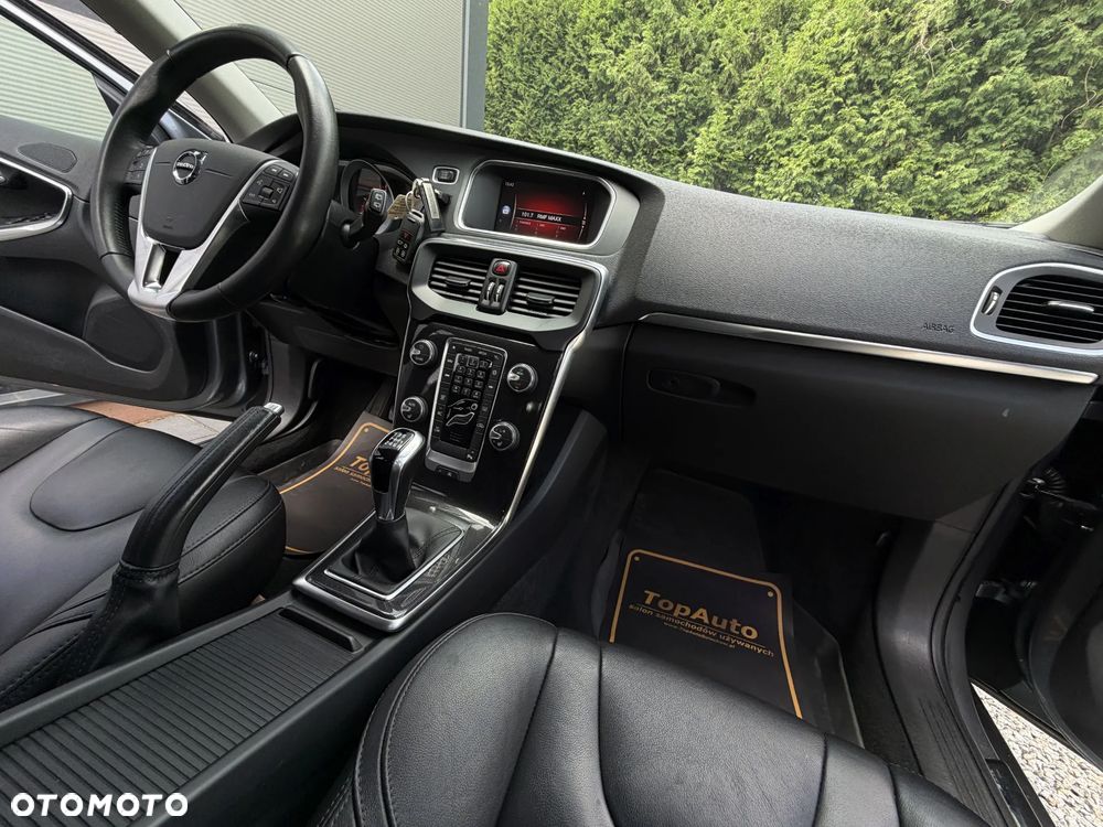Volvo V40 T3 Momentum - 16
