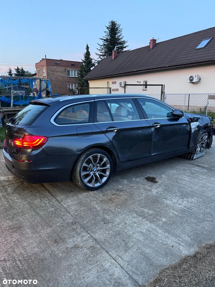 BMW Seria 5 525d xDrive Luxury Line - 2