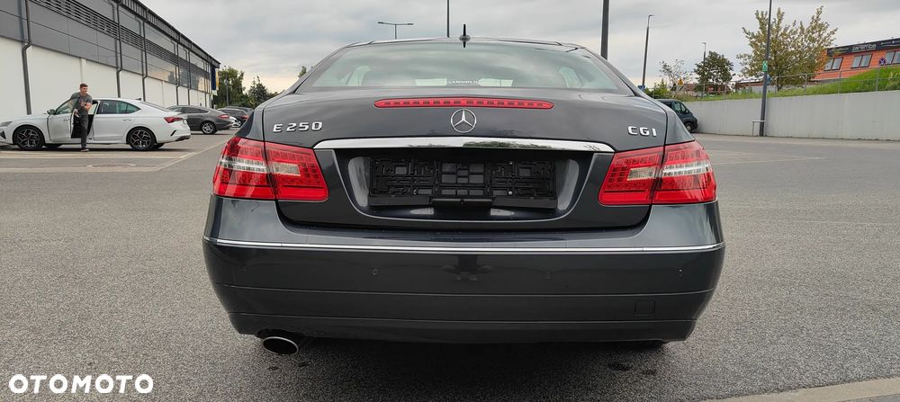 Mercedes-Benz Klasa E 250 CGI BlueEff - 16