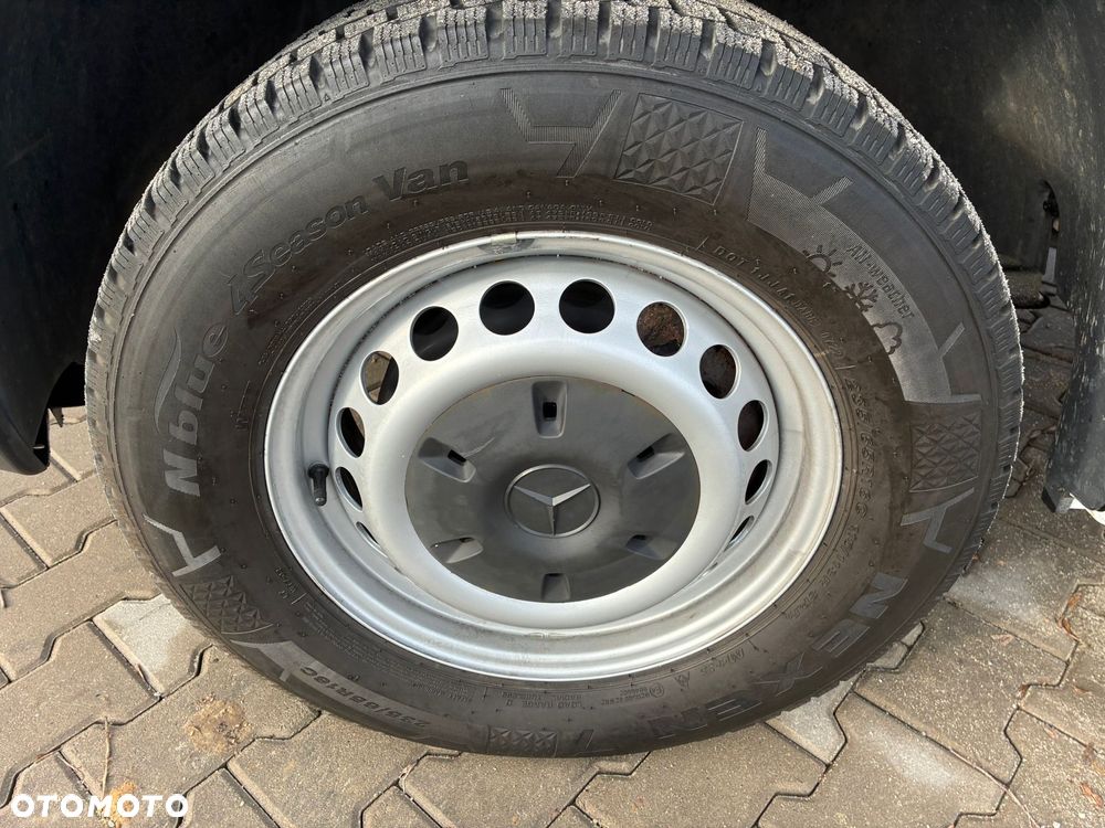 Mercedes-Benz Sprinter 906 211 CDI - 24