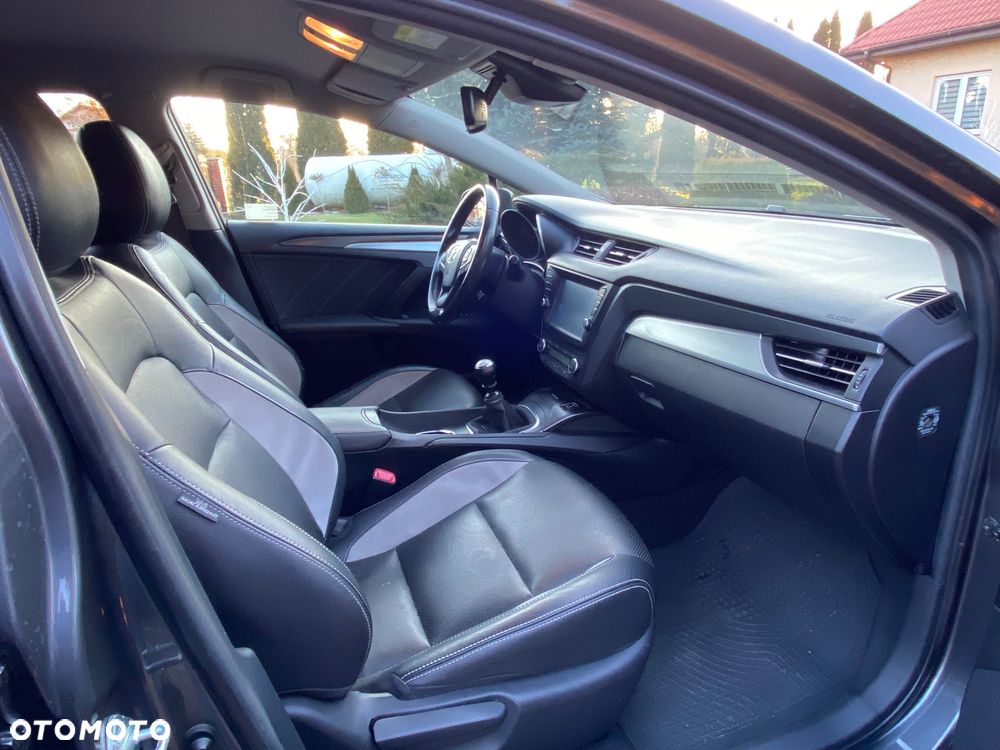 Toyota Avensis 2.0 D-4D Premium - 12
