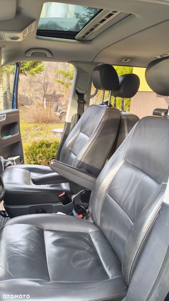 Volkswagen Multivan - 32