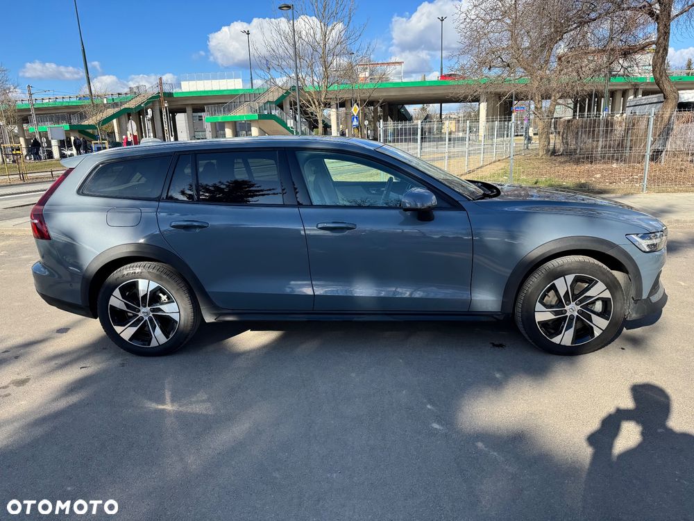 Volvo V60 Cross Country B5 B AWD Plus - 4