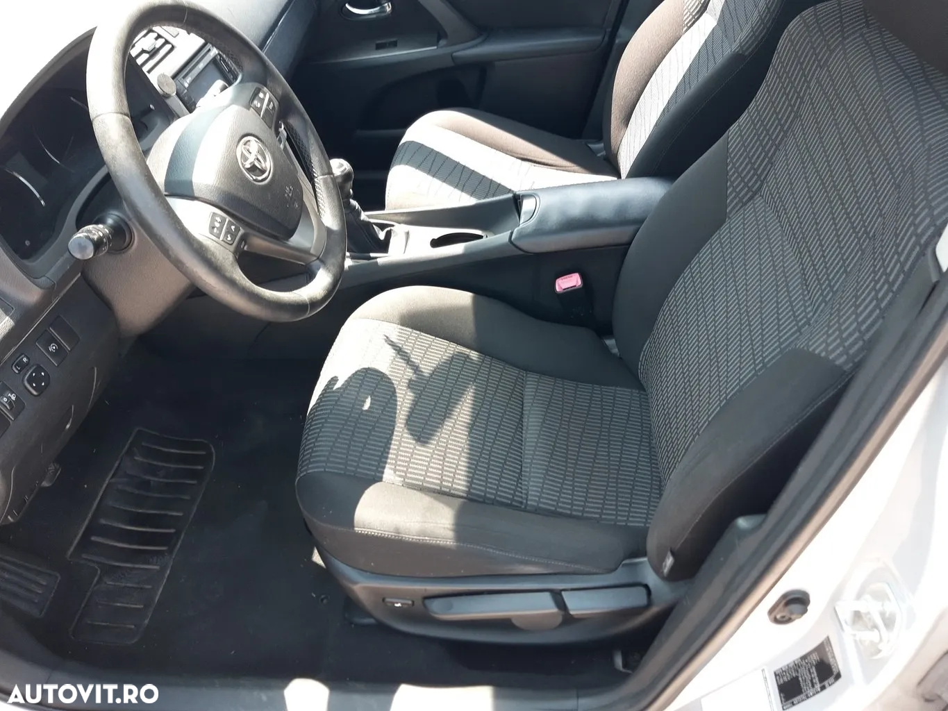 Toyota Avensis Combi 2.0 D-4D Edition - 12