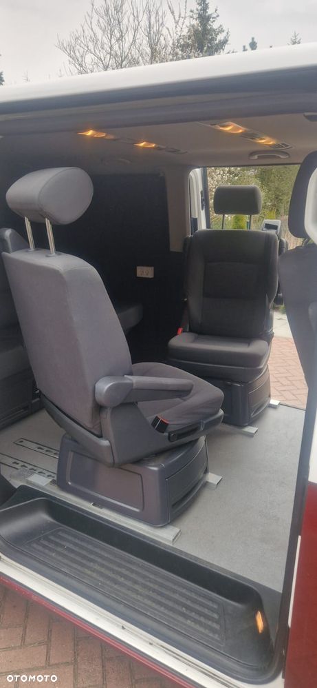 Volkswagen Caravelle - 18