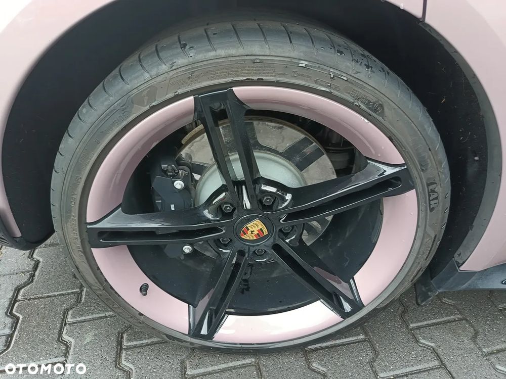 Porsche Taycan 4S - 18