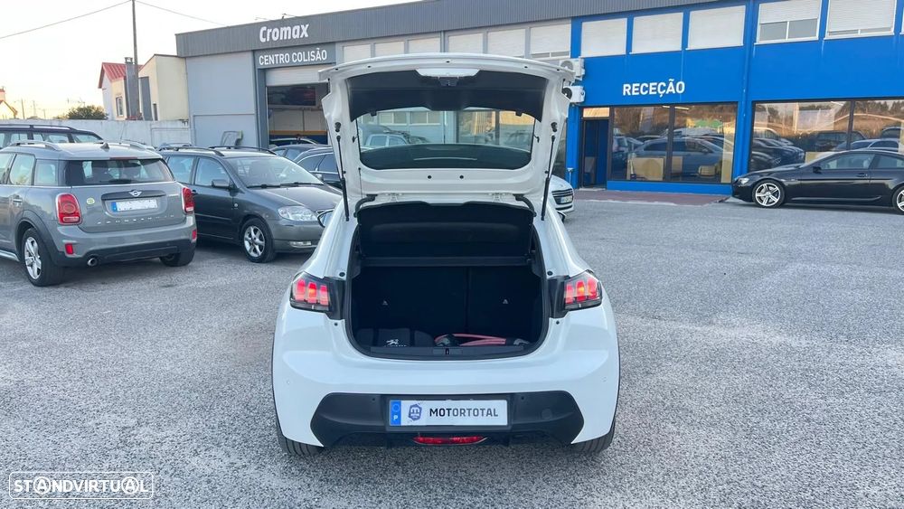 Peugeot e-208 - 8