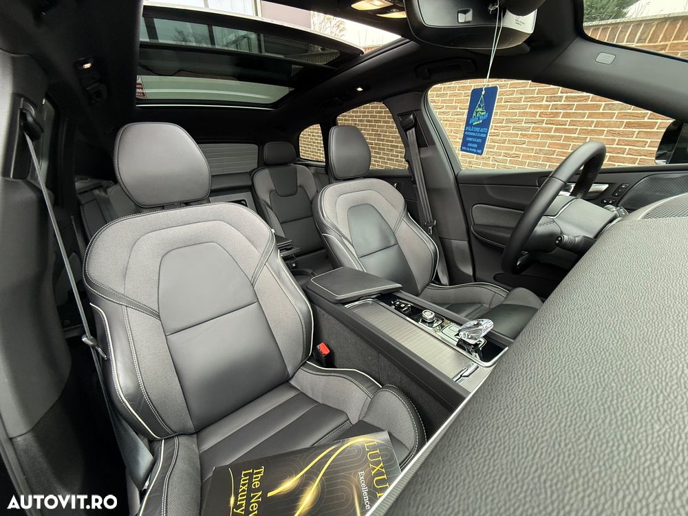 Volvo XC 60 B4 MHEV AT AWD Ultimate Dark - 23