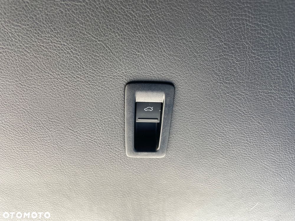 Volkswagen Multivan - 30