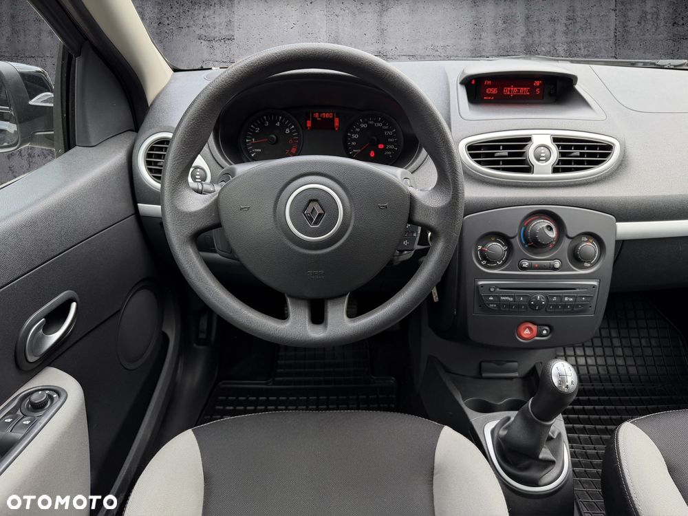 Renault Clio 1.2 16V 75 Expression - 10