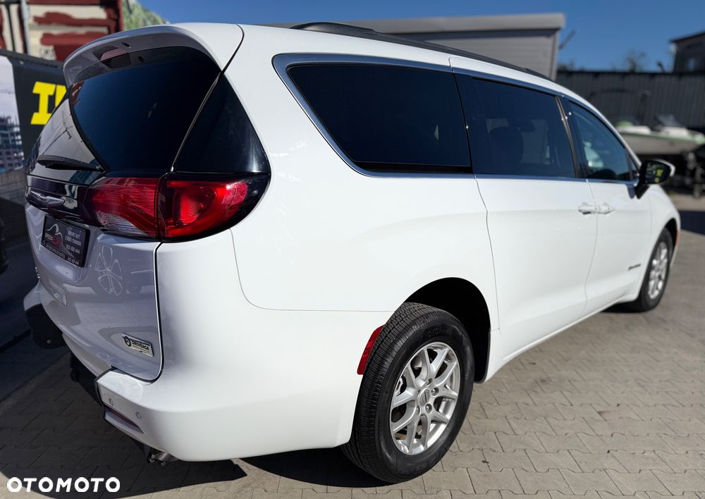 Chrysler Pacifica - 12