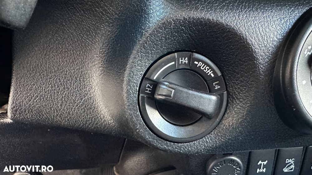 Toyota Hilux - 22