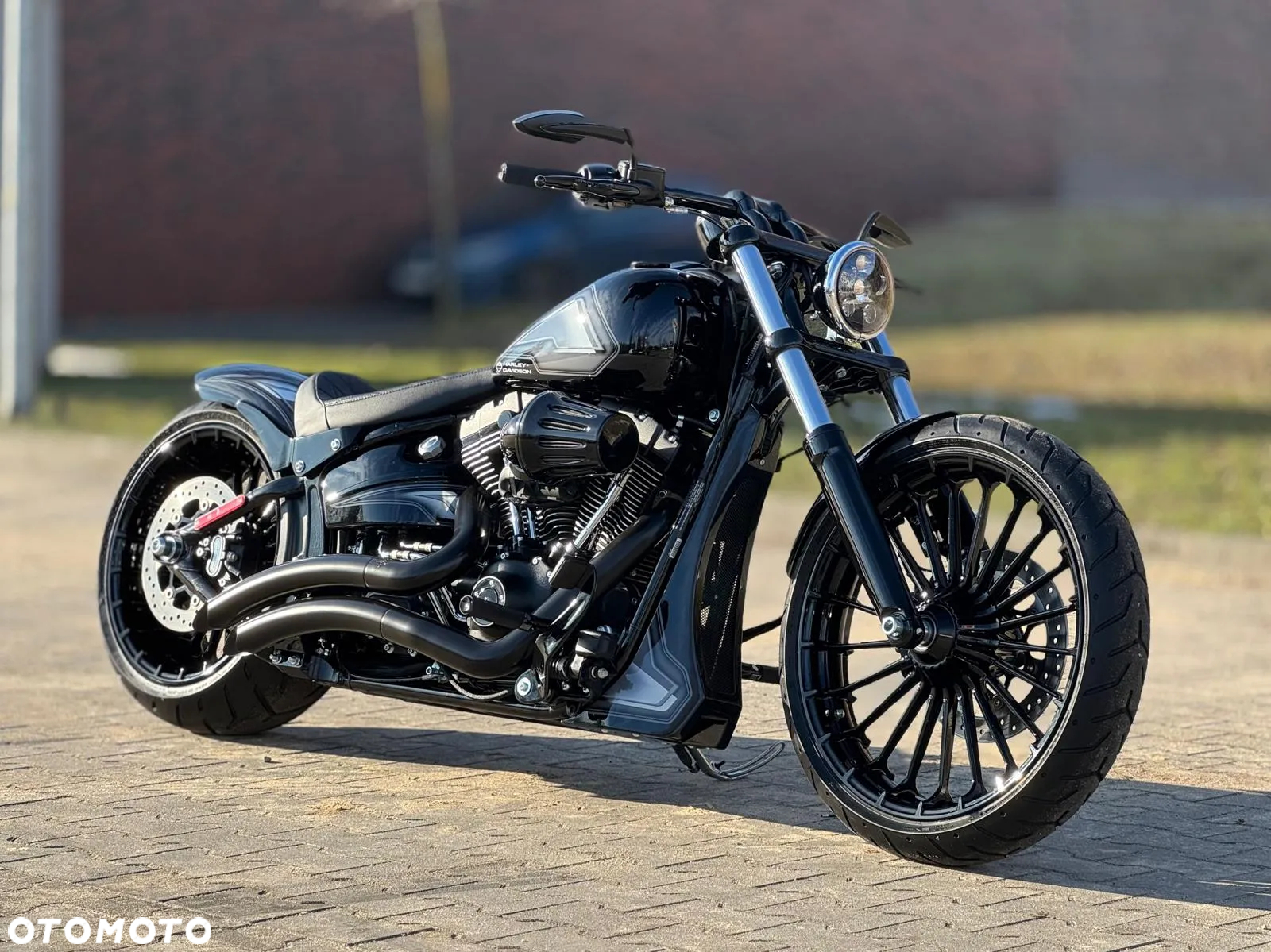 Harley-Davidson Softail Breakout - 3