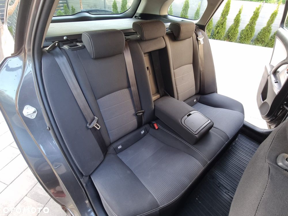 Toyota Avensis 2.0 D-4D Premium - 14