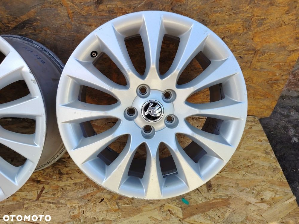 SKODA SUPERB 3T0601025G FELGI ALUMINIOWE KOMPLET X4 ET49 57,1 5X112 - 5