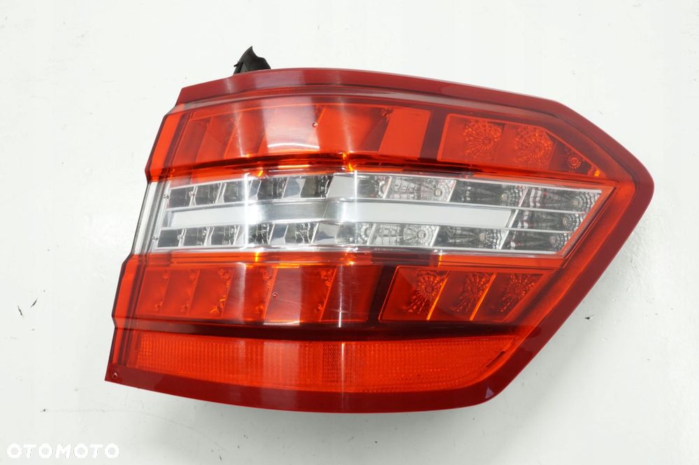 MERCEDES W212 KOMBI 10R LAMPA PRAWY TYŁ TYLNA LED - 1