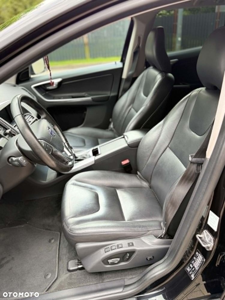 Volvo XC 60 D4 AWD Geartronic Momentum - 16
