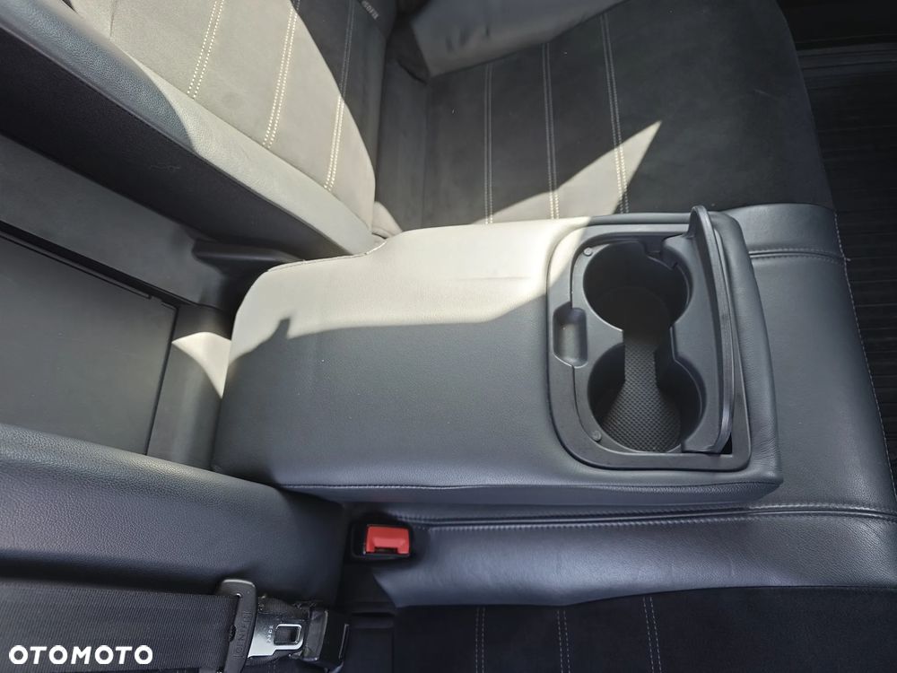 Toyota Avensis 1.8 Premium - 18