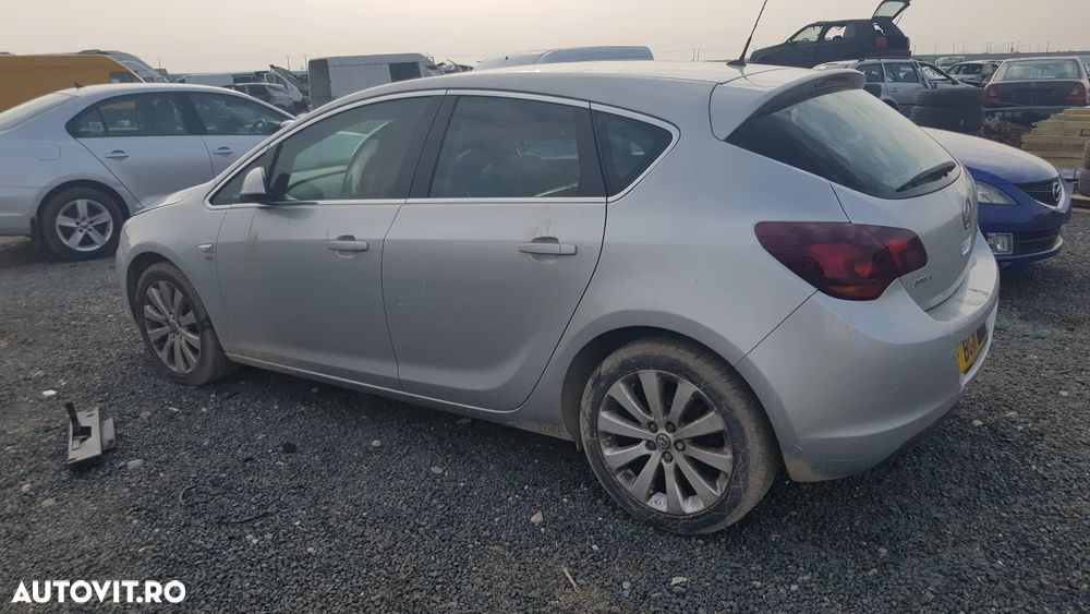 Dezmembrez  Opel  Astra  j - 1