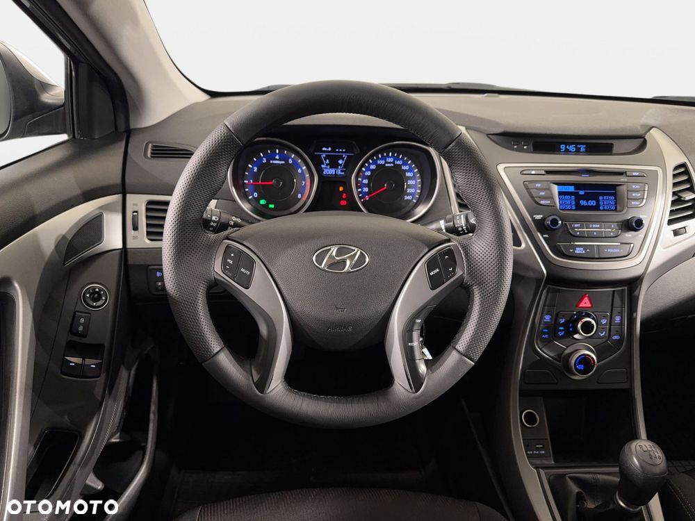Hyundai Elantra - 15