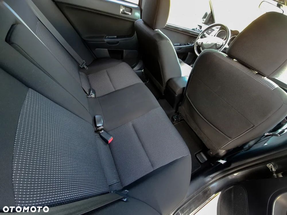 Mitsubishi Lancer 1.8 Intense - 19
