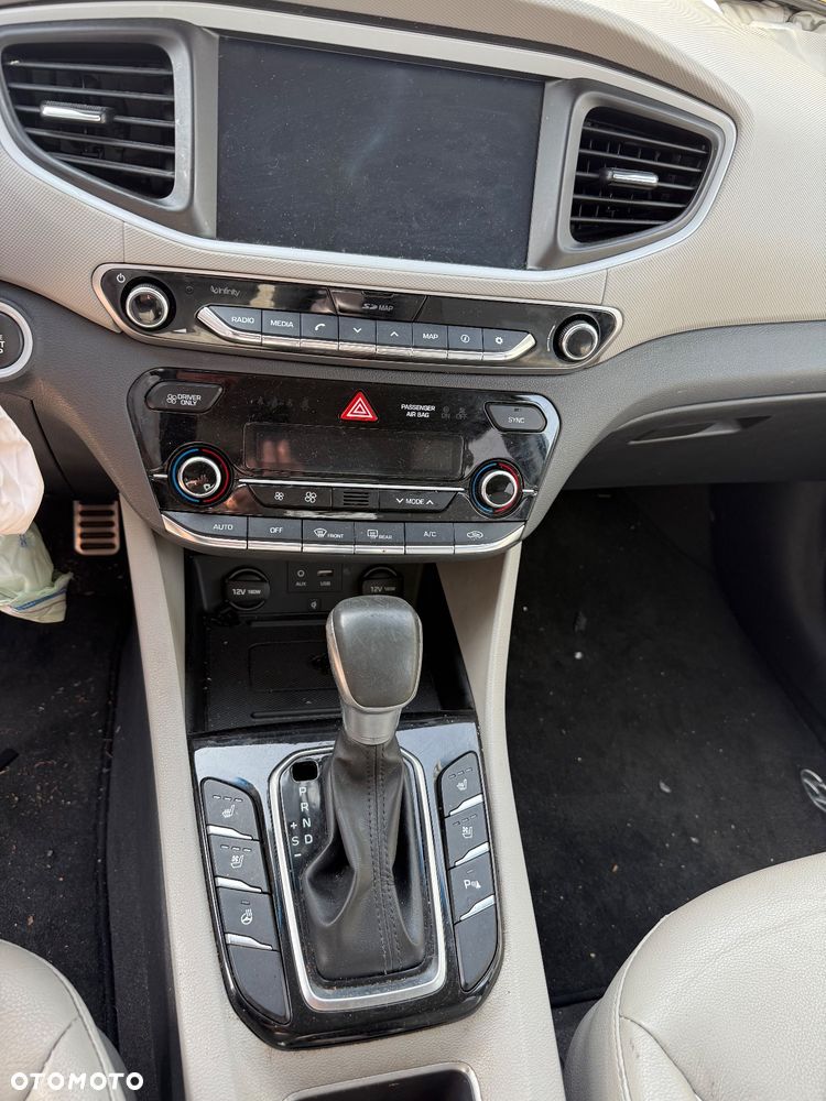 Hyundai IONIQ - 16