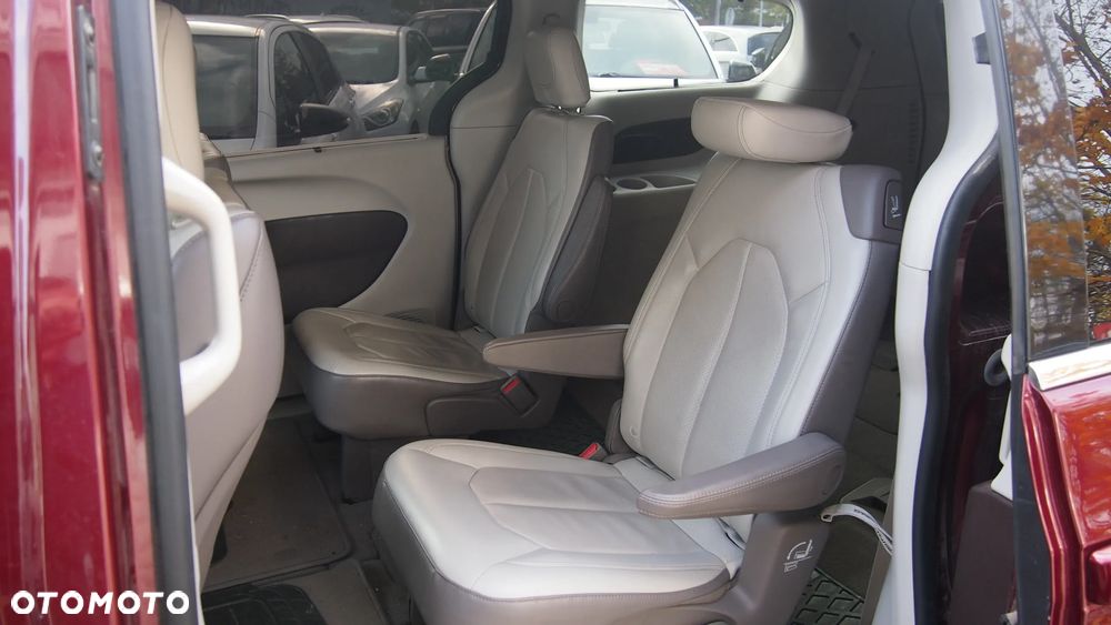 Chrysler Pacifica - 7