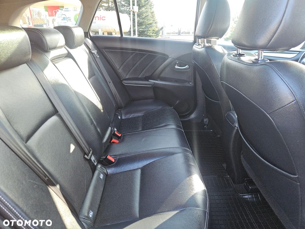 Toyota Avensis 2.0 D-4D Premium - 24