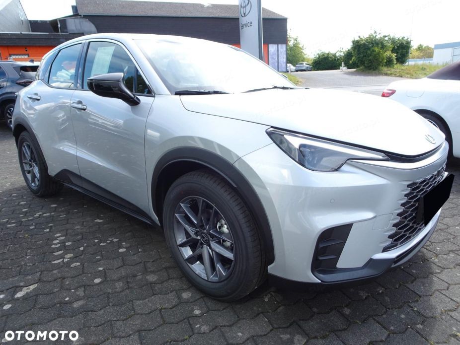 Lexus LBX - 4