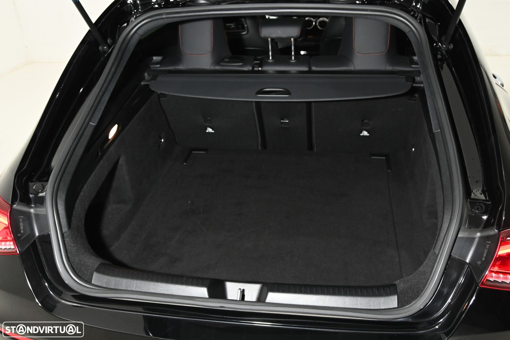 Mercedes-Benz CLA 180 d Shooting Brake AMG Line Aut. - 9